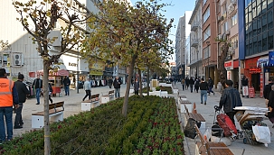 Kemeraltı'nın tarihi caddesine ferahlatan dokunuş