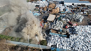 Manisa'da geri dönüşüm tesisinde yangın
