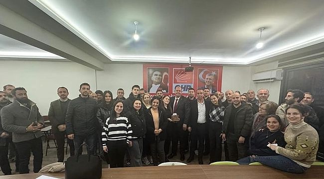 Menderes'in Başkan adayına sürpriz kutlama