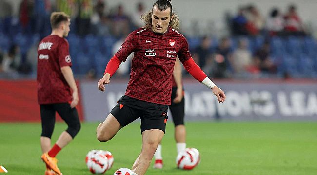 Milli futbolcu Çağlar Söyüncü, Fenerbahçe için İstanbul'da