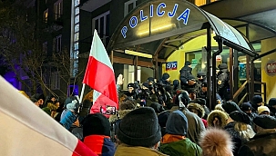 Polonya'da polis Cumhurbaşkanlığı Sarayı'nı bastı: Eski bakan ve yardımcısı gözaltında