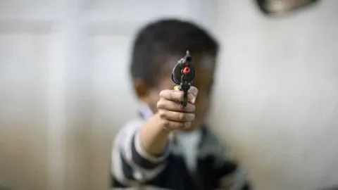 12 yaşındaki çocuk silahla kendini vurdu