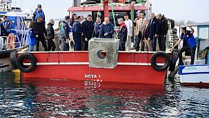 Aliağa körfezinde yapay resifler suya bırakıldı