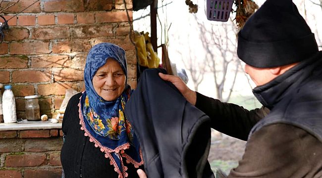 Başkan Karakayalı çiftçilere bere ve yelek hediye etti