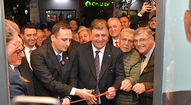 Cemil Tugay, Bornova Seçim Ofisi'nin açılışını yaptı