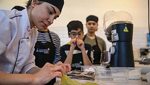 Çocuk şefler Karşıyaka'da mutfağa girdi