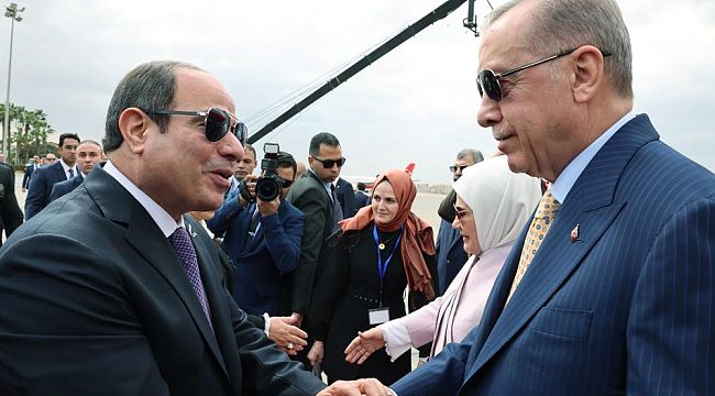 Cumhurbaşkanı Erdoğan 12 yıl aradan sonra Kahire'de 