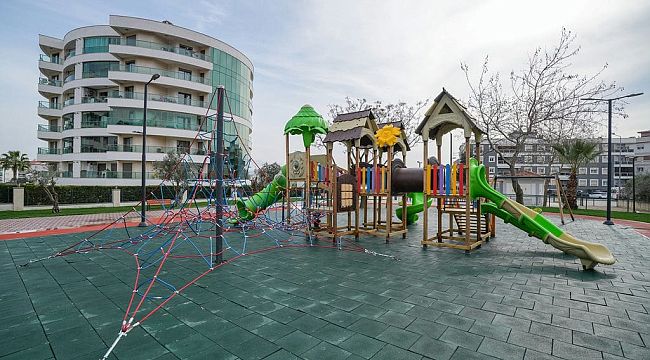 Gaziemir'deki Ardıçlı Parkı yeni yüzüyle hizmette