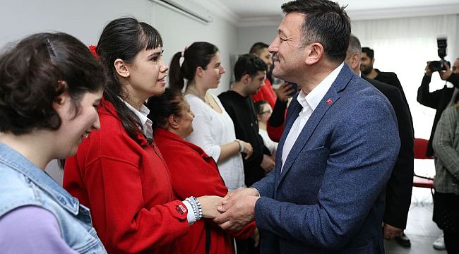 Hamza Dağ Urla'da engelli öğrencilerle bir araya geldi