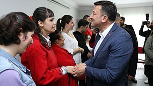 Hamza Dağ Urla'da engelli öğrencilerle bir araya geldi