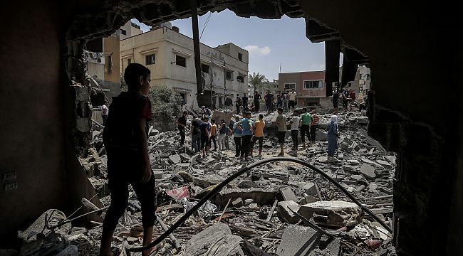 İsrail sivillerin sığındığı binaya saldırdı