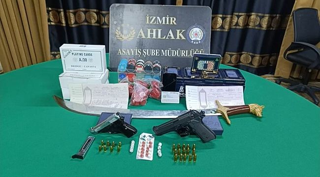 İzmir'de 15 kişi kumar oynarken suçüstü yakalandı