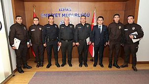 İzmir'de hırsızları suçüstü yakalayan emniyet mensupları ödüllendirildi