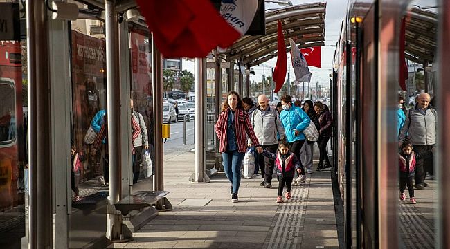 İzmirlilerden Çiğli Tramvayına büyük ilgi 