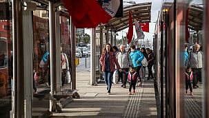 İzmirlilerden Çiğli Tramvayına büyük ilgi 