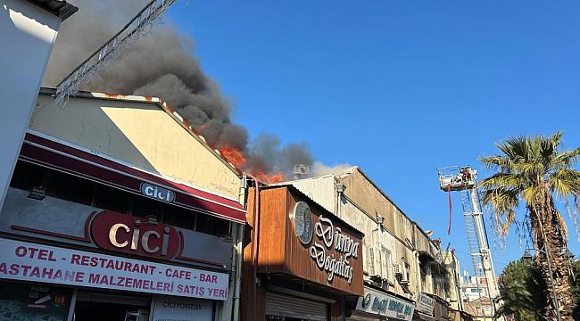 Kemeraltı Çarşısı'nda yangın paniği 