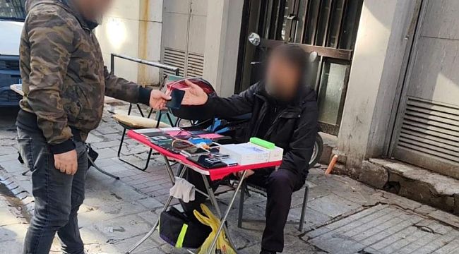 Polis kılık değiştirerek telefon hırsızını yakaladı 