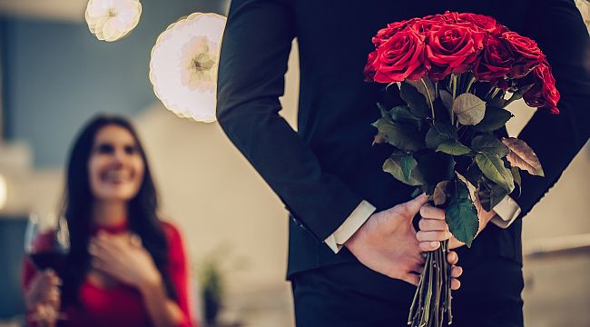 Sevgililer Günü'nde gülün adedi 75 - 150 lira arasında alıcı buluyor