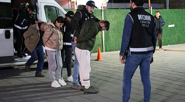 Tarihi vurgunu yapan Sedat Ocakçı ve eşi, İzmir'e getirildi