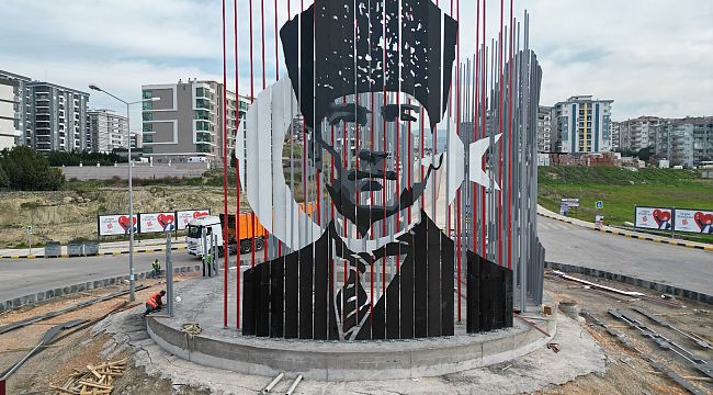 Türkiye'de ilk kez Menemen'de 4 boyutlu Atatürk anıtı