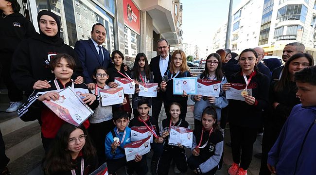 AK Partili Mehmet Kasapoğlu İzmir'de yoğun bir gündemle haftaya başladı