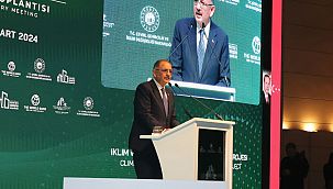 Bakan Özhaseki İzmir'de 'İklime ve Afetlere Dayanıklı Şehirler' paneline katıldı