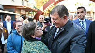 Başkan Tugay'dan Zübeyde Hanım'ın mezarı başında 8 Mart mesajı