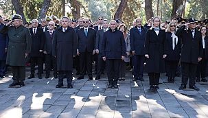 Çanakkale şehitleri İzmir'de törenle anıldı