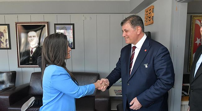 Cemil Tugay'dan Demokrat Partili Adaya nezaket ziyareti 