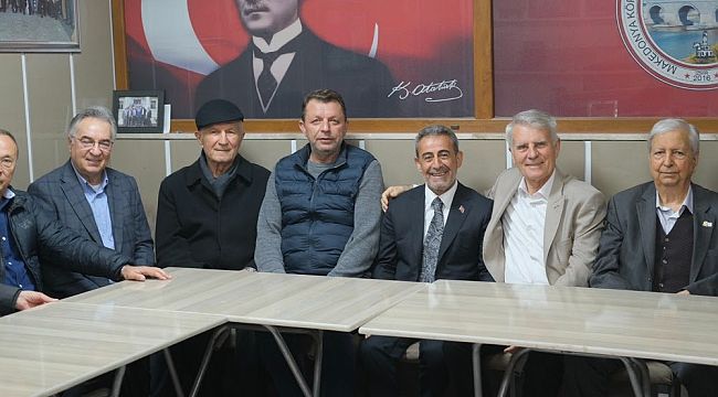 Cevdet Çayır, mahalle ziyaretlerinde vatandaşlarla bir araya geldi