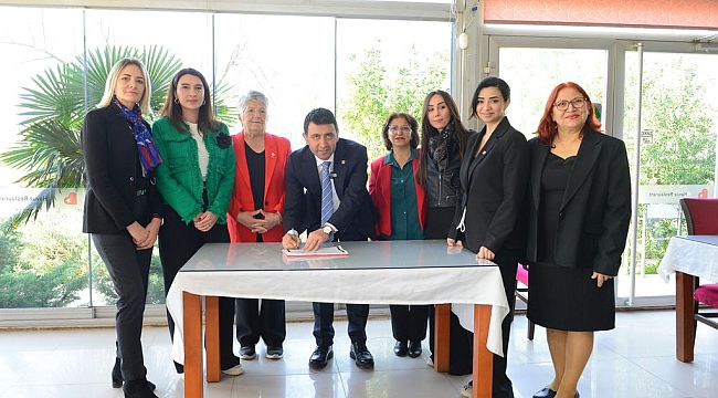 CHP Bayraklı adayı İrfan Önal, 'Eşitlik Politika Belgesini' imzaladı