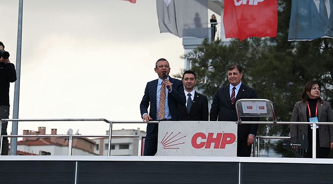CHP Genel Başkanı Özgür Özel, Bayraklı'da vatandaşlara seslendi
