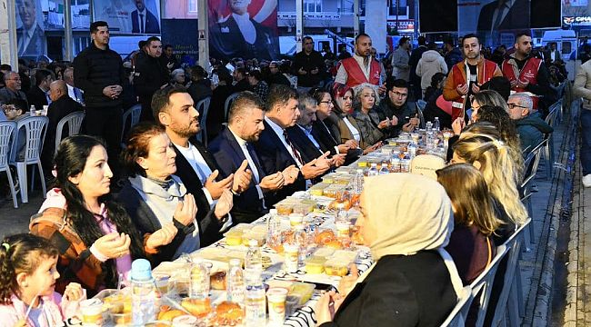 CHP'li Tugay, Buca'lı vatandaşlarla iftarda buluştu