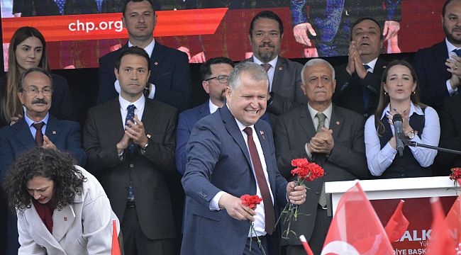 CHP Urla'da Selçuk Balkan'ın seçim ofisi açılışı mitinge dönüştü!