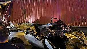 Devrilen TIR 4 kişilik bir aileyi yok etti!