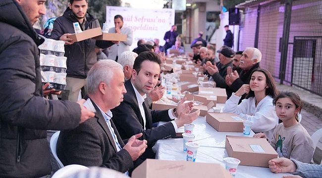İsmail Çiftçioğlu, Karşıyakalılarla ilk iftarı yaptı