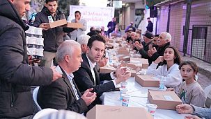 İsmail Çiftçioğlu, Karşıyakalılarla ilk iftarı yaptı