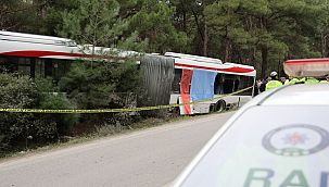 İzmir'de yolcuların olduğu belediye otobüsüne tır çarptı