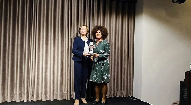 "İzmir'den Topluma Uzanan 5 Kadın Eli" ödülleri sahiplerini buldu