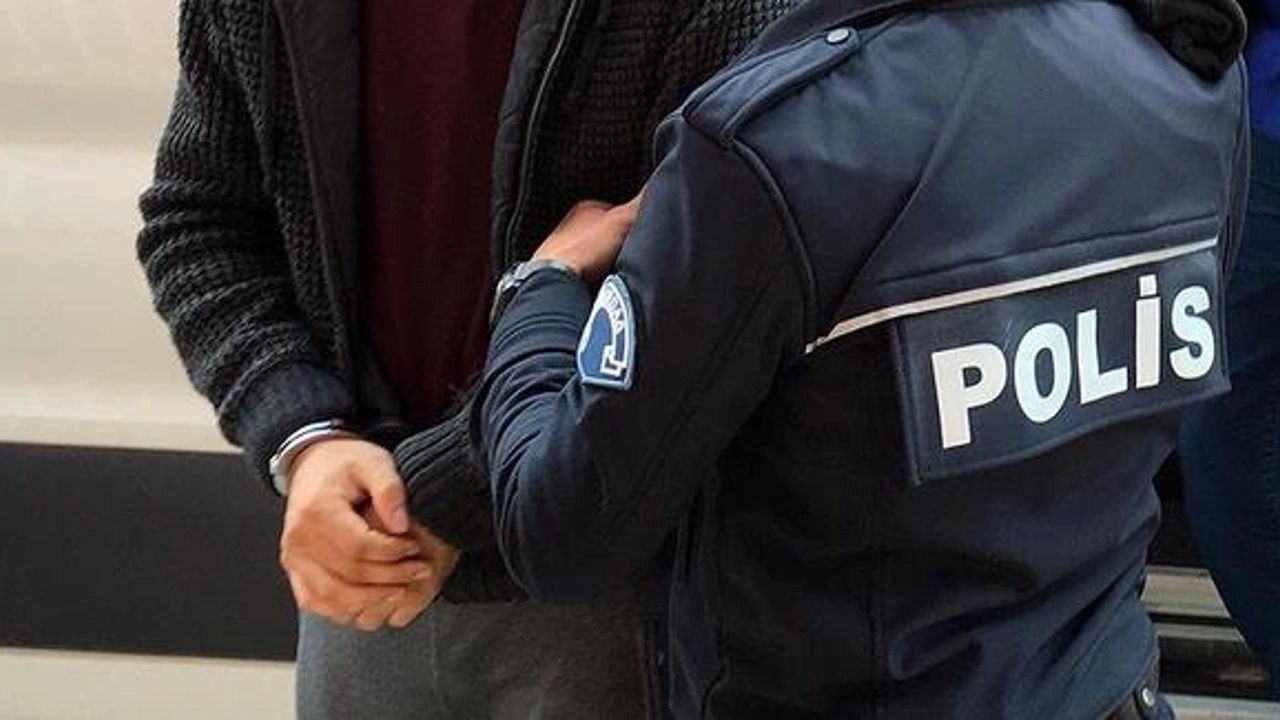 İzmir merkezli FETÖ operasyonu: 14 gözaltı