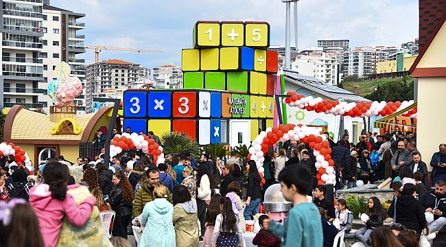 Menemen çocuk köyüne binler akın etti