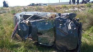 Alaçatı'da karşı şeride geçen araç takla attı