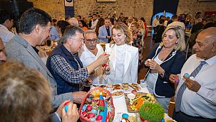 Azerbaycan Kadınları baharı Başkan Mutlu'yla karşıladı