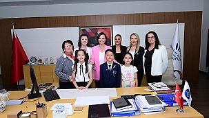 Başkan Kınay koltuğunu çocuklara devretti