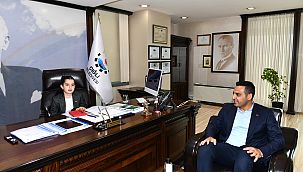 Başkan Yıldız koltuğunu 10 yaşındaki Deren'e bıraktı