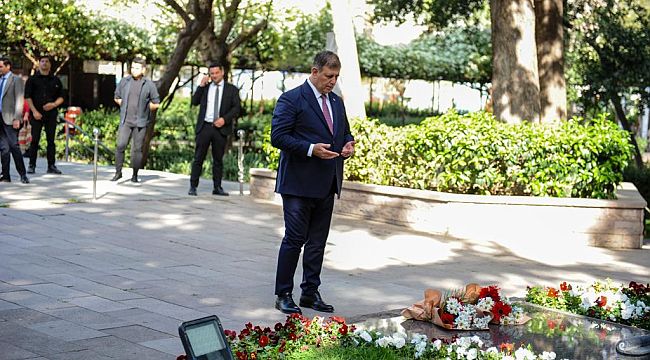 Cemil Tugay'dan İlk ziyaret Zübeyde Ana'ya