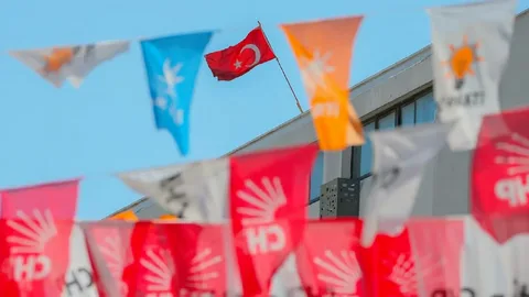 CHP İzmir'de 4 İlçe'yi AK Parti'den aldı