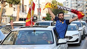 Göztepe Süper Lig'e çıktı, taraftar sokağa döküldü