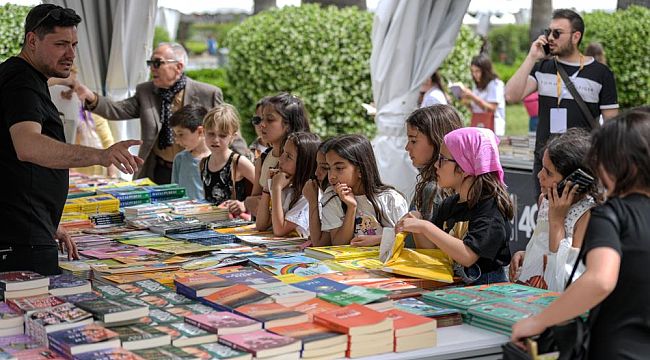 İZKİTAP Fest baharın coşkusuyla devam ediyor