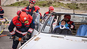 İzmir İtfaiyesinin paramedikleri Türkiye'ye örnek oluyor